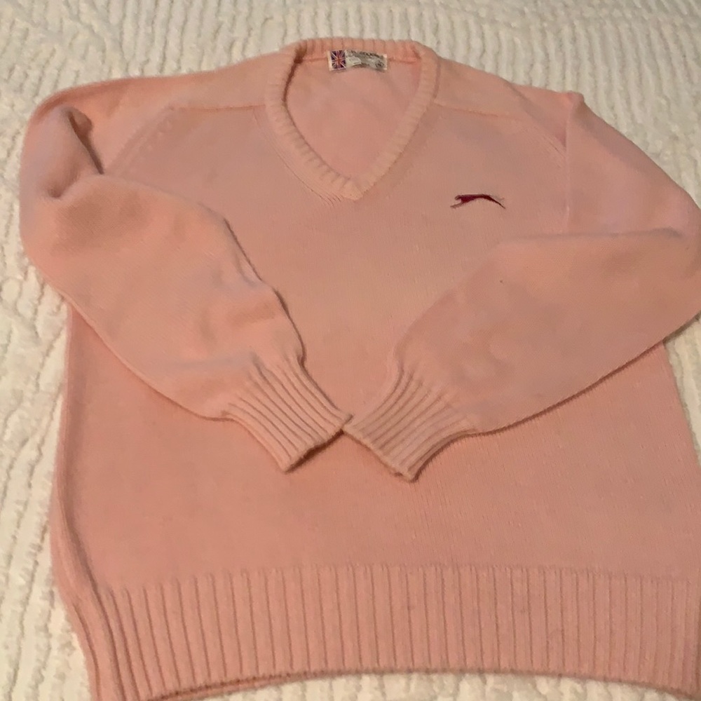 V-neck sweater, 100% cotton, soft pink color, long sleeves